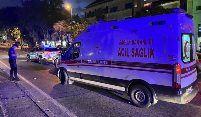 Motosiklet, yolun karşısına geçmeye çalışan kadına çarptı: 3 yaralı