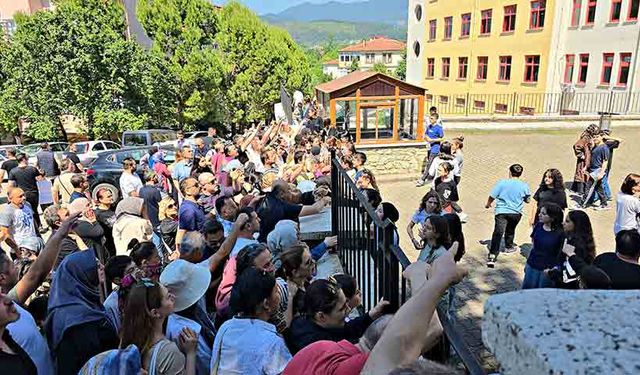 LGS'nin ilk oturumu sona erdi, okul bahçesi açık görüşü andırdı