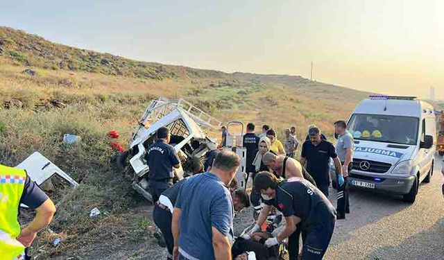 Tırla kamyonet çarpıştı! 3 ölü, 2 yaralı