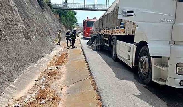 Sıcak hava yolda tır yaktı!