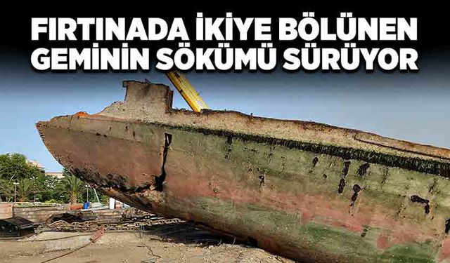 Fırtınada ikiye bölünen geminin sökümü sürüyor