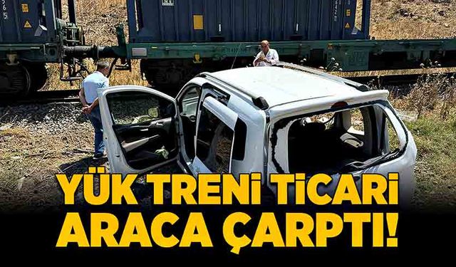 Yük treni ticari araca çarptı!