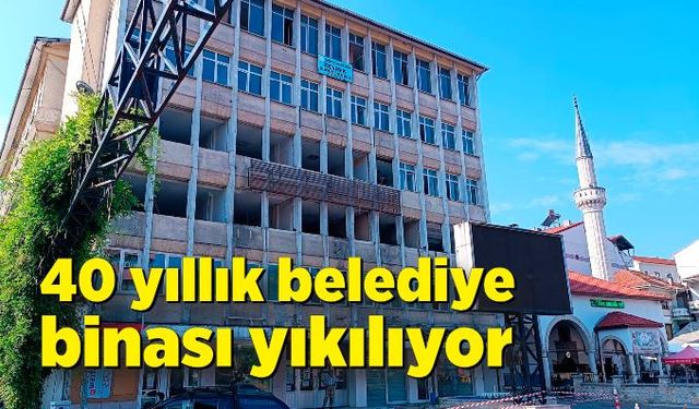 40 yıllık belediye binası yıkılıyor