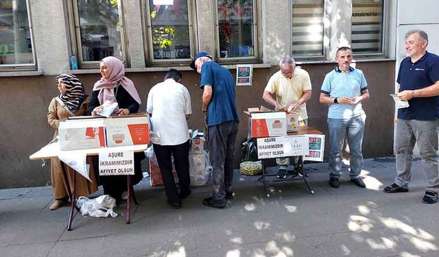 Zonguldak halkına aşure ikram ettiler