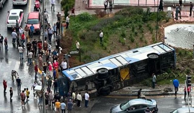 Belediye otobüsü devrildi: 5 yaralı