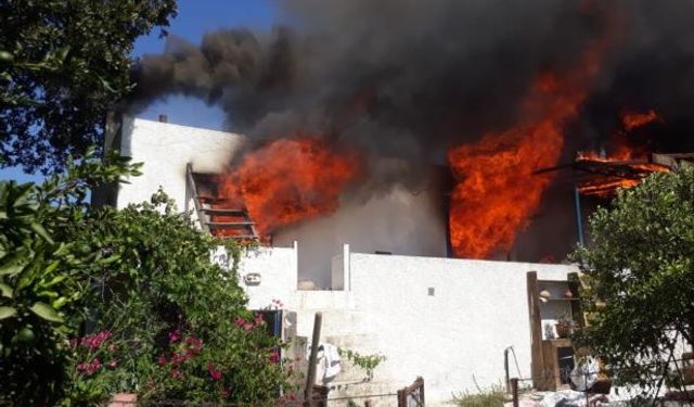 Evini yakıp kendini kuyuya attı