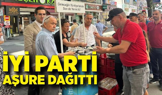 İYİ Parti İl Başkanlığı aşure dağıttı