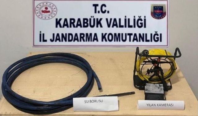 Sit alanında yılan kamerası ile define ararken yakalandılar