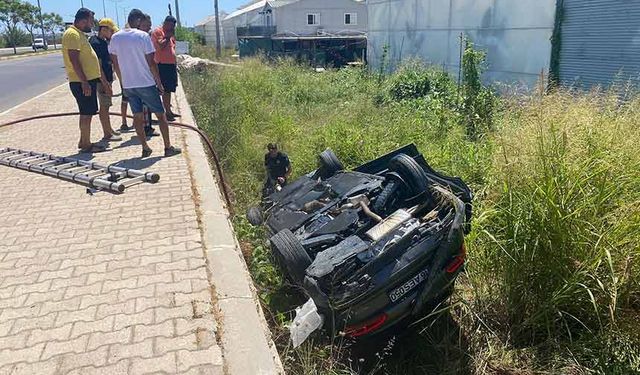 Şarampole uçan otomobildeki 2 kişi yaralı olarak kurtarıldı