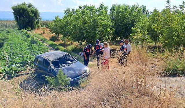 Kontrolünü kaybeden kadın sürücü tarlaya uçtu