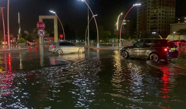 Aksaray'da sağanak yağış etkili oluyor