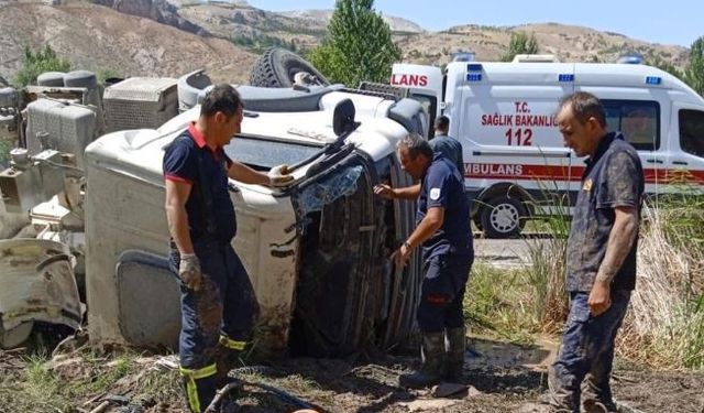 Çimento mikseri devrildi: 2 yaralı