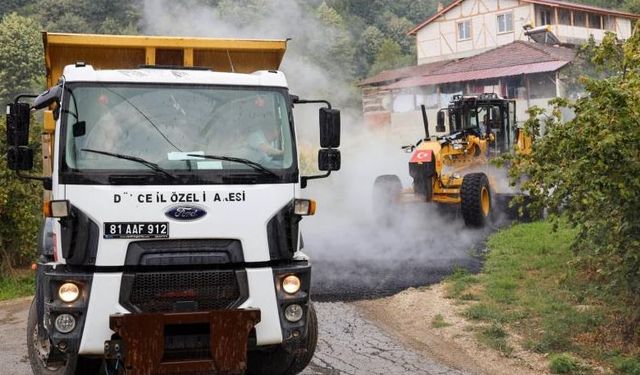 Köylerde sıcak asfalt çalışmaları sürüyor