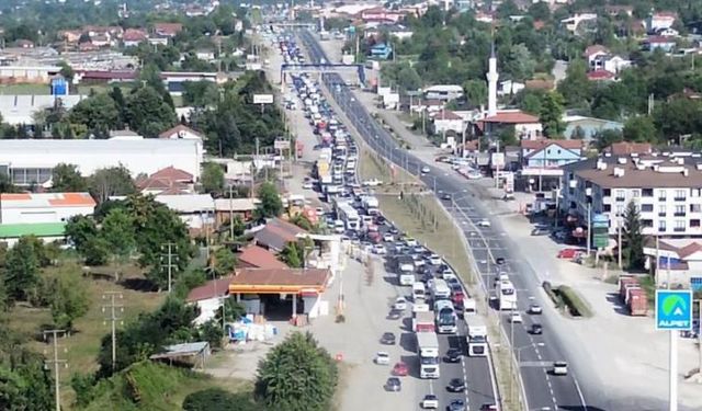 Bolu Dağı tünellerinde  çalışma başladı; 25 kilometre araç kuyruğu oluştu