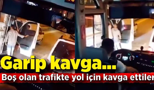 Garip kavga...Boş olan trafikte yol için kavga ettiler