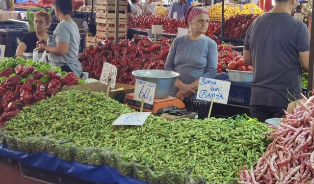 Halk pazarında fiyatlar yükseldi