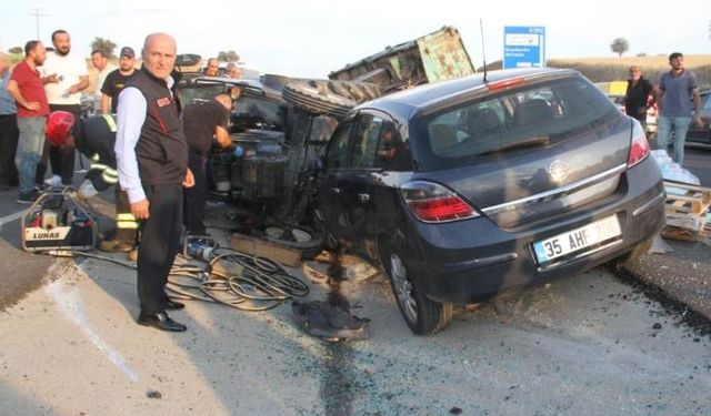 Otomobille çarpışan traktörün sürücüsü öldü