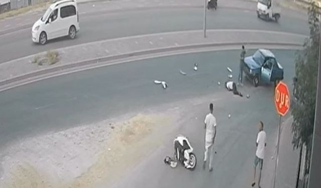 Motosiklet, ters yönden gelen otomobil ile kafa kafaya çarpıştı: 2 yaralı