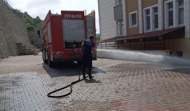 Okullar yeni döneme hazırlanıyor: İtfaiyeden detaylı temizlik