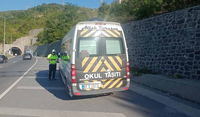 Zonguldak'ta trafik ekipleri tarafından okul servis araçları denetlendi.