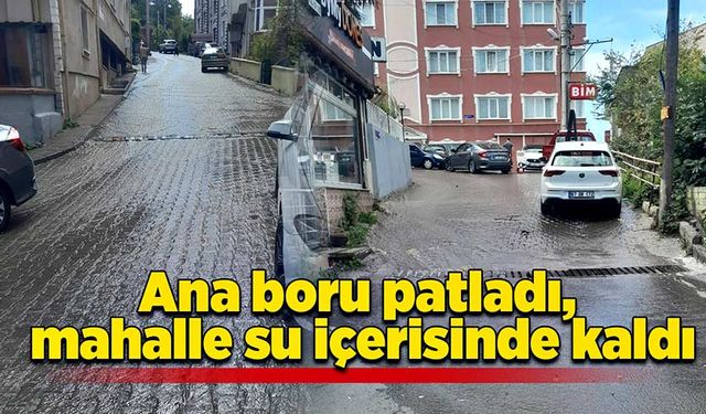 Ana boru patladı, mahalle su içerisinde kaldı