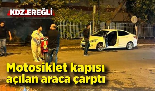 Motosiklet kapısı açılan araca çarptı