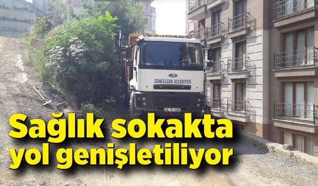 Sağlık sokakta yol genişletiliyor