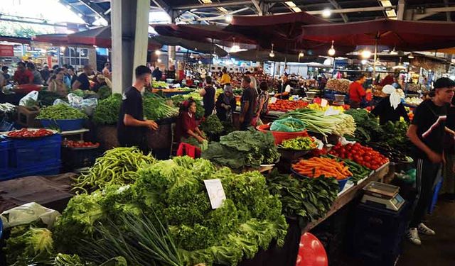 Halk pazarında fiyatlar düşüşe geçti