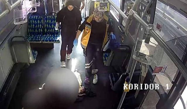 Metrobüste doğum anı araç içi kamerasına yansıdı