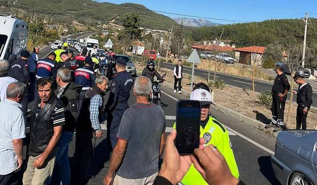 Ölümlü kaza sonrası yolu kapattılar