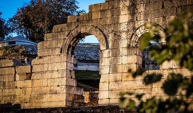 Antik kentteki son çalışmaları Başkan Özlü inceledi