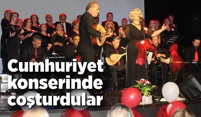 Cumhuriyet konserinde coşturdular