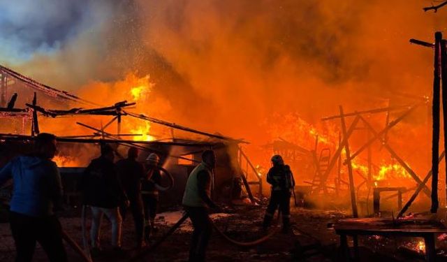 Bolu’da ev, samanlık, odunluk ve depo alev alev yandı