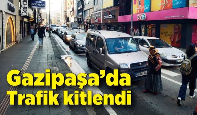 Trafik kitlendi, ekipler seferber oldu