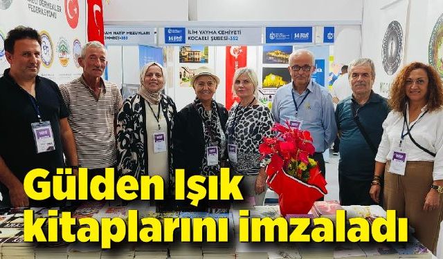 Gülden Işık kitaplarını imzaladı