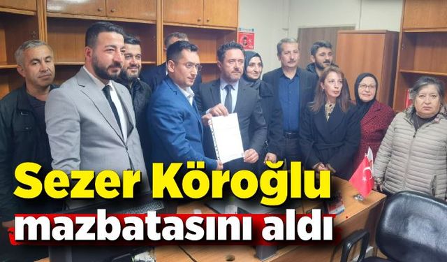 AK Parti Merkez İlçe Başkanı Sezer Köroğlu mazbatasını aldı.