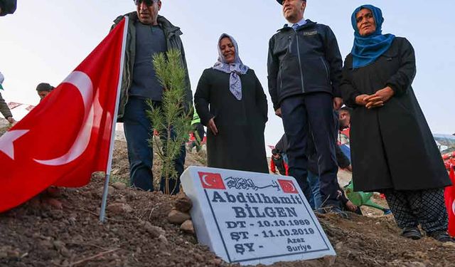 Her şehit anısına bir fidan