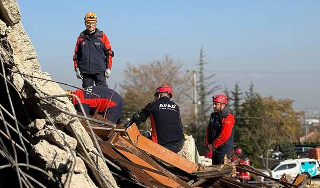 Depremin yıl dönümünde dev tatbikat: Her şey gerçek gibiydi