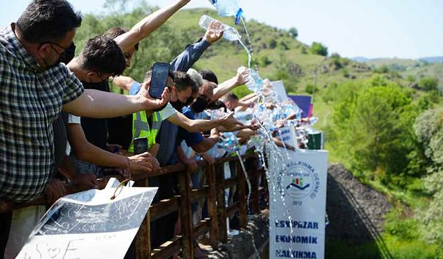 Ölüm akan derede kirlilik sürüyor: “İmdat zehirleniyoruz”