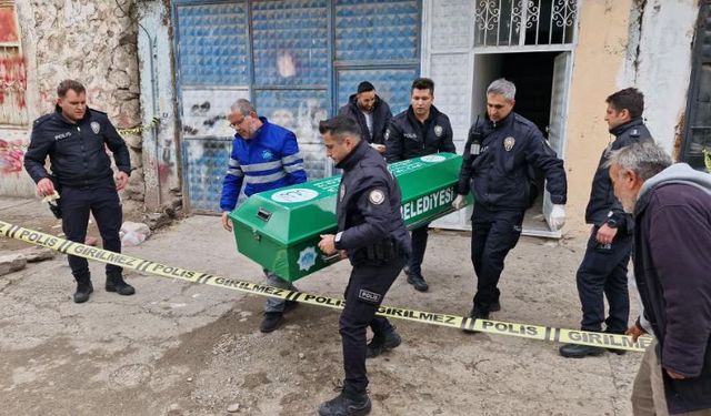 Kız kardeşi ablasını tabancayla öldürülmüş halde buldu