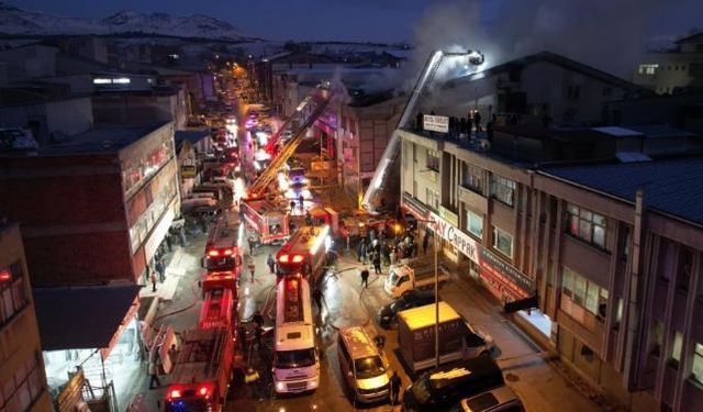 Boya atölyesinde çatı yangını