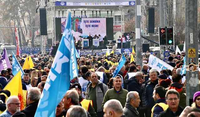 Kamu çalışanlarından miting