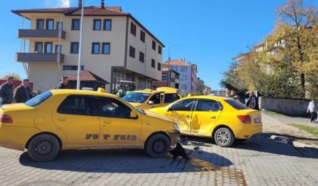 Karabük'te trafik kazaları güvenlik kameralarına yansıdı