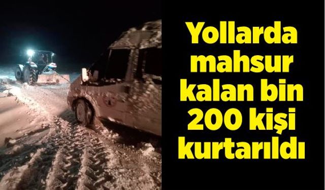 Tipide yollarda mahsur kalan bin 200 kişi kurtarıldı