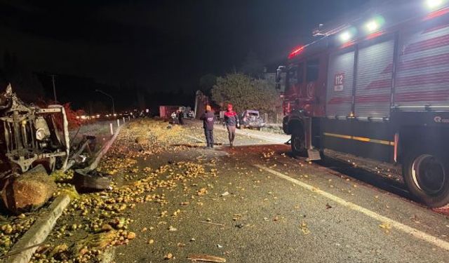 Patates yüklü kamyon, kavşakta araçların arasına daldı: 2 ölü, 7 yaralı