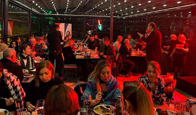 Eğitim İş emekli öğretmenlere yemek düzenledi