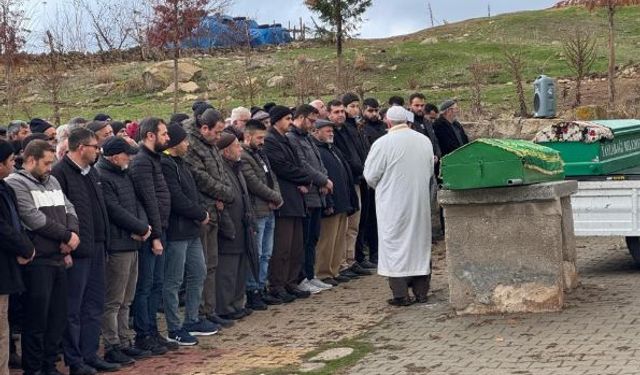 Akraba ziyaretine giderken kazada ölen çift toprağa verildi