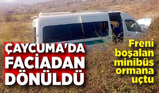 Çaycuma'da faciadan dönüldü! Freni boşalan minibüs ormana uçtu