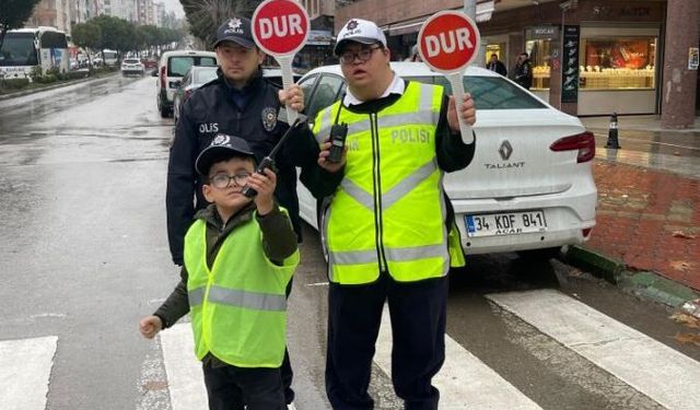 Engelli bireyler trafik polisi olmanın heyecanını yaşadı