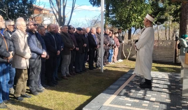 Kızının erkek arkadaşı tarafından öldürülen kadın, toprağa verildi